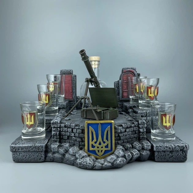 Сувенірний мінібар з моделлю міномета 82 мм з пляшкою та чарками зі вставками (11359-2) - Фото 1 Сувенірний мінібар з моделлю міномета 82 мм з пляшкою та чарками зі вставками (11359-2) - зображення 1