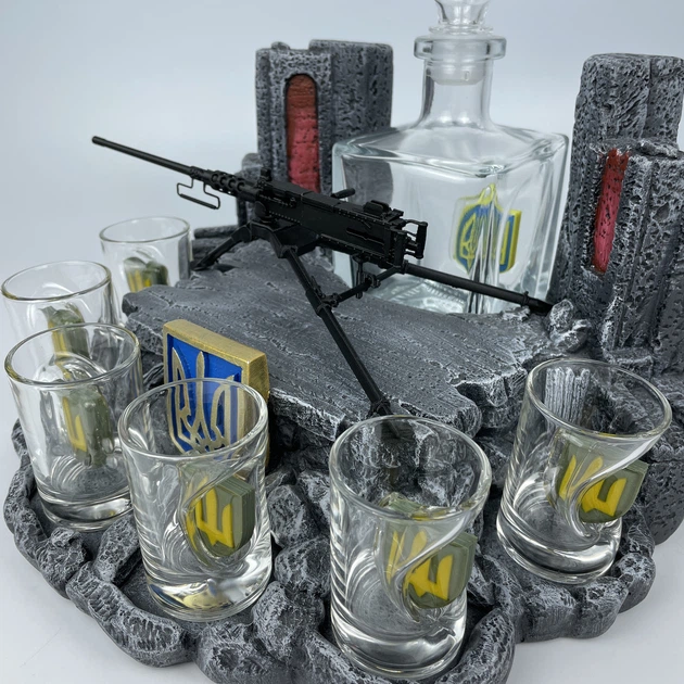 Сувенірний мінібар з моделлю кулемета Browning M2 з графіном та чарками зі вставками (11577-3) - Фото 8 Сувенірний мінібар з моделлю кулемета Browning M2 з графіном та чарками зі вставками (11577-3) - зображення 8