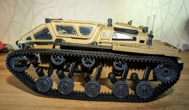 Вездеход на радиоуправлении JJRC C8812 Ripsaw EV3 F-4 Желтый - Фото 3 Вездеход на радиоуправлении JJRC C8812 Ripsaw EV3 F-4 Желтый - изображение 3
