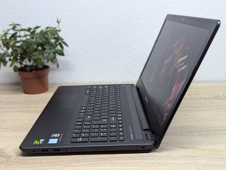 Ноутбук Medion Erazer P6661:15.6 Full HD,Intel Core i7 6500U,16 GB DDR3,SSD 128Gb+HDD 320Gb - Б/У - изображение 5