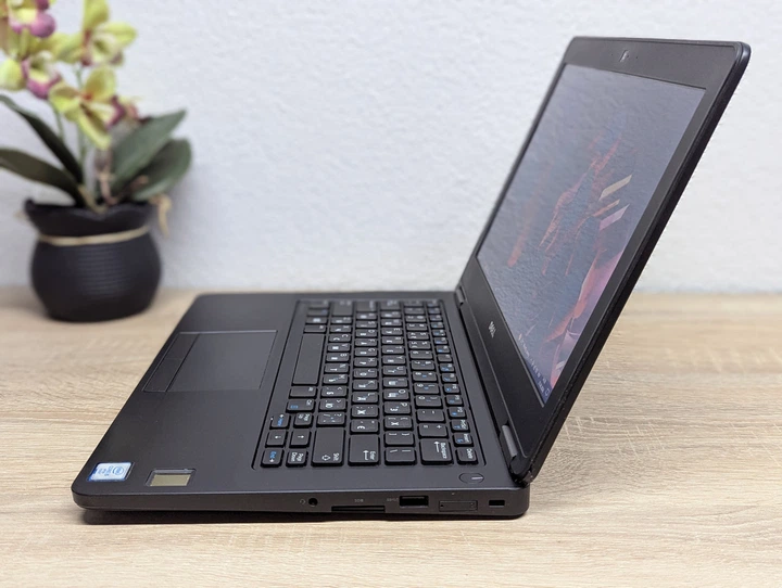 Ноутбук Dell Latitude E5270: 12, Intel Core i5-6300U,8 GB DDR4, Intel HD Graphics, SSD 256Gb - Б/У - Фото 4 Ноутбук Dell Latitude E5270: 12, Intel Core i5-6300U,8 GB DDR4, Intel HD Graphics, SSD 256Gb - Б/У - изображение 4