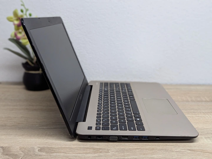 Ноутбук Asus R556L під відновлення або розбір - Б/В - Фото 4 Ноутбук Asus R556L під відновлення або розбір - Б/В - зображення 4