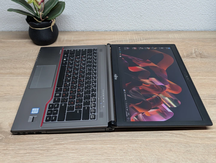 Ноутбук Fujitsu E746: 14 Full HD Intel Core i5-6200U 8 GB DDR4 240Gb SSD - Б/У - изображение 6