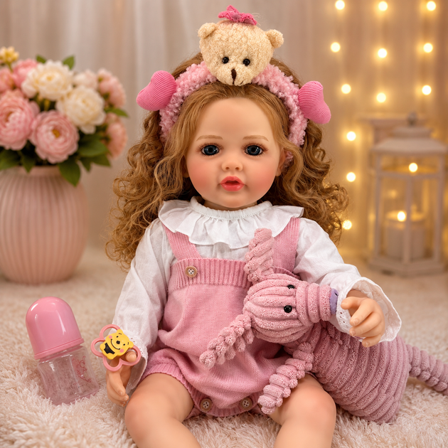 Реалістична лялька реборн Reborn Baby Doll Liana 55 см – дівчинка з кучерявим світлим волоссям та аксесуарами, можна купати (RB099) - зображення 8