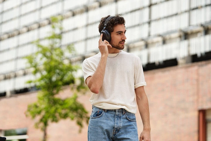 Навушники Sennheiser Momentum 4 Wireless Black (509266) - Фото 8 Навушники Sennheiser Momentum 4 Wireless Black (509266) - зображення 8