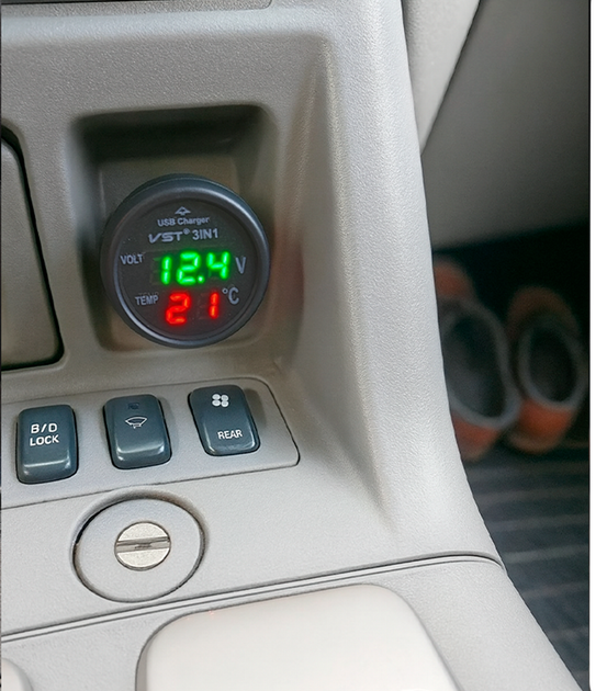 Автомобильный вольтметр-термометр VST 706 в прикуриватель с разъемом для зарядки USB - изображение 3