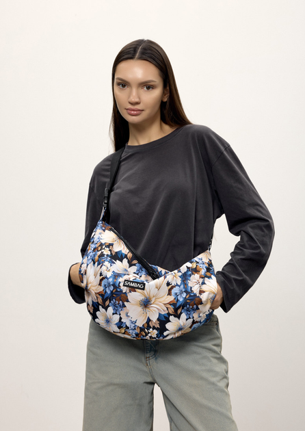 Жіноча сумка Sambag HOBO Bag-glove з внутрішніми кишенями та утепленими боковими кишенями з тканини з принтом "Blue Flowers" - Фото 1 Жіноча сумка Sambag HOBO Bag-glove з внутрішніми кишенями та утепленими боковими кишенями з тканини з принтом "Blue Flowers" - зображення 1