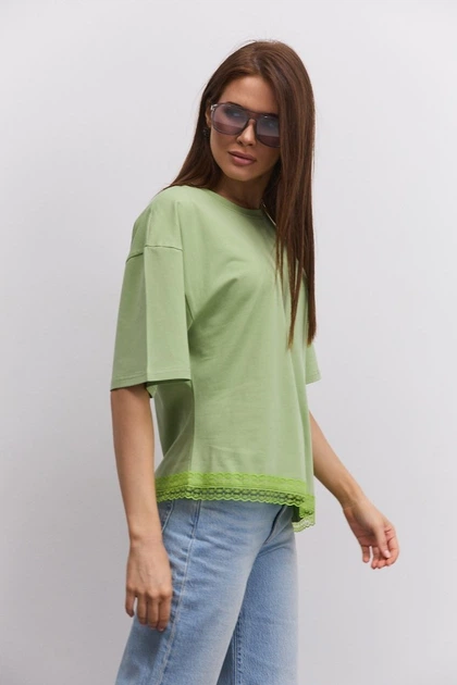 Женская футболка oversize зеленая с асимметричным низом с кружевом Arjen 35567, размер универсальный - Фото 4 Женская футболка oversize зеленая с асимметричным низом с кружевом Arjen 35567, размер универсальный - изображение 4