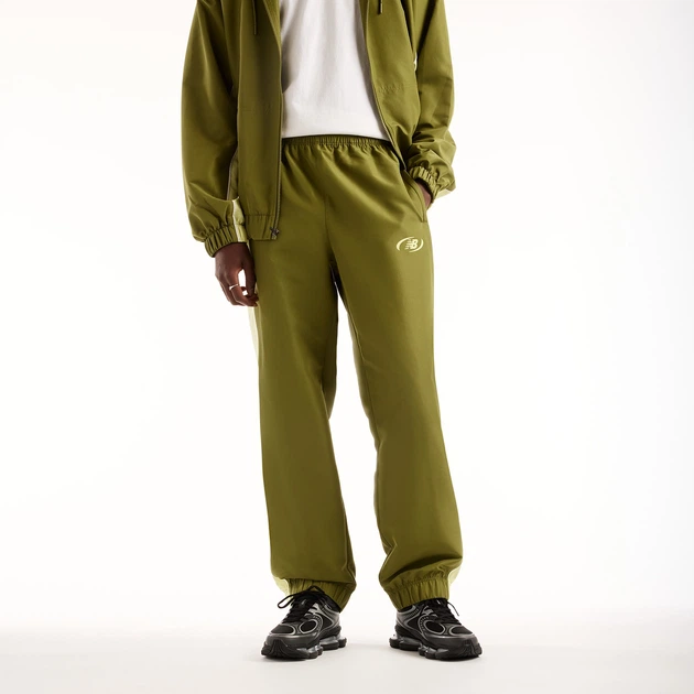 Мужские зеленые спортивные брюки New Balance Trackside Woven 46 (S) (MB62A8LTGEE) - Фото 1 Мужские зеленые спортивные брюки New Balance Trackside Woven 46 (S) (MB62A8LTGEE) - изображение 1