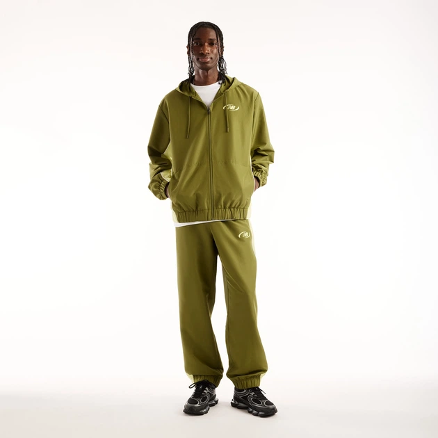 Мужские зеленые спортивные брюки New Balance Trackside Woven 54 (XXL) (MB62A8LTGEE) - Фото 2 Мужские зеленые спортивные брюки New Balance Trackside Woven 54 (XXL) (MB62A8LTGEE) - изображение 2