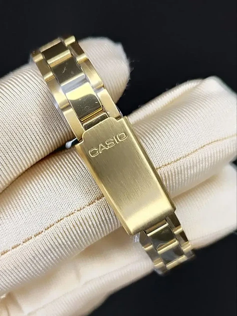 Женские часы Casio LTP-V009G-7E белые 30 м - изображение 9