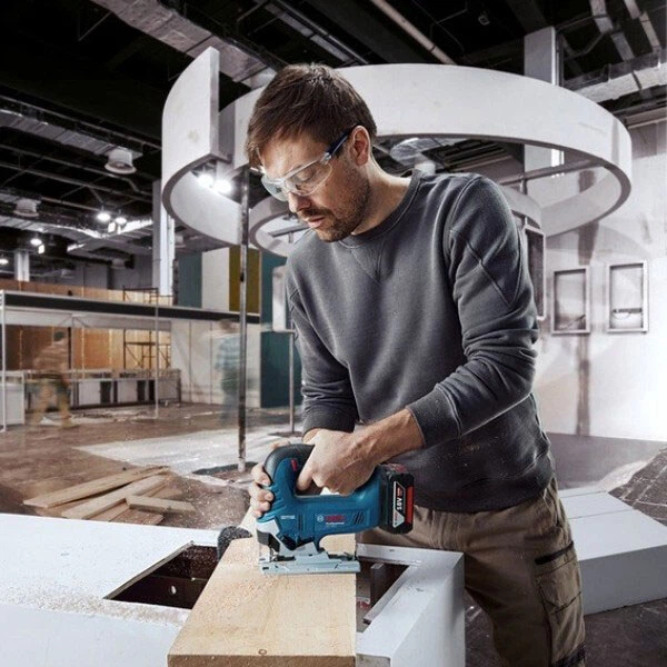 Лобзик Bosch Professional GST 185-LI, Синій - 754846 - Фото 5 Лобзик Bosch Professional GST 185-LI, Синій - 754846 - зображення 5