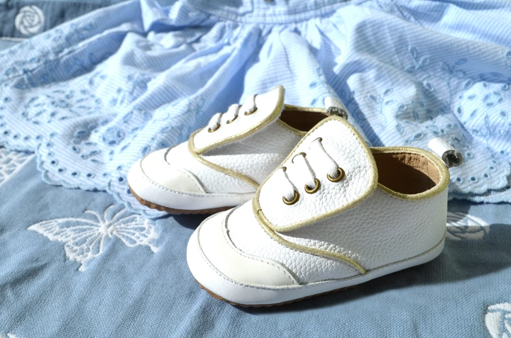 Дитячі кросівки BottiLion Casual Shoes з натуральноі шкіри на липучці , антиковзна підошва, внутрішня устілка 12,5 см ( 1,5-2 роки) , білі з золотистим кантом - изображение 10