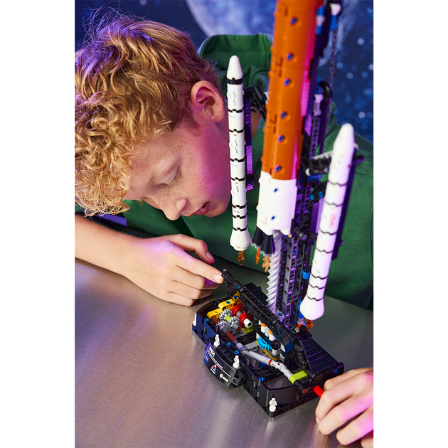 Конструктор LEGO Technic Ракета с системой космического запуска NASA Artemis 632 детали (42221) - изображение 7