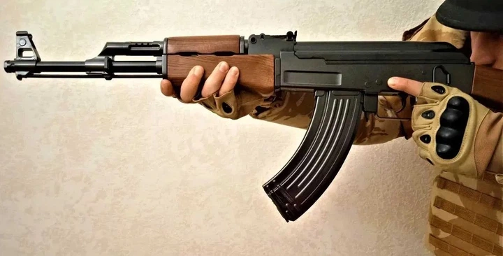 Страйкбольний Дитячий Автомат Калашнікова АК-47 Cyma P47 на кульках 6 мм, 87 см, метал та пластик Коричневий - зображення 4