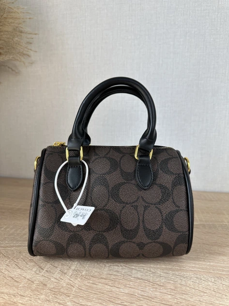 Жіноча коричнева сумка Coach Rowan Satchel з монограмою та брелоком-вишнею, сумка Коач через плече Коач ART161 - Фото 5 Жіноча коричнева сумка Coach Rowan Satchel з монограмою та брелоком-вишнею, сумка Коач через плече Коач ART161 - зображення 5