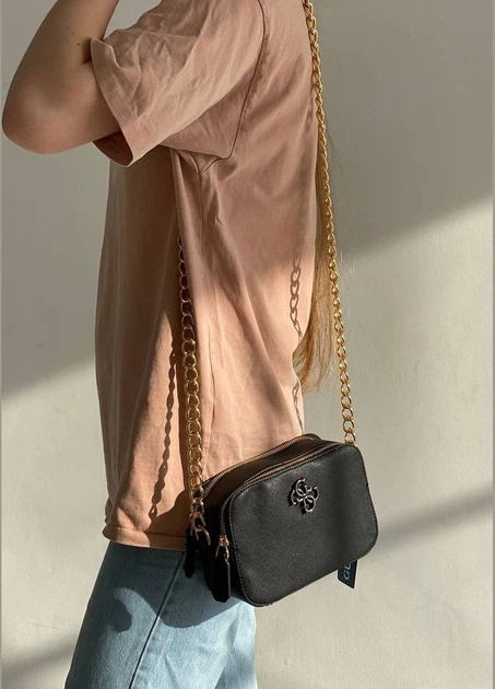 Женская сумка 00832 Guess кросс-боди черная с золотой фурнитурой - изображение 6