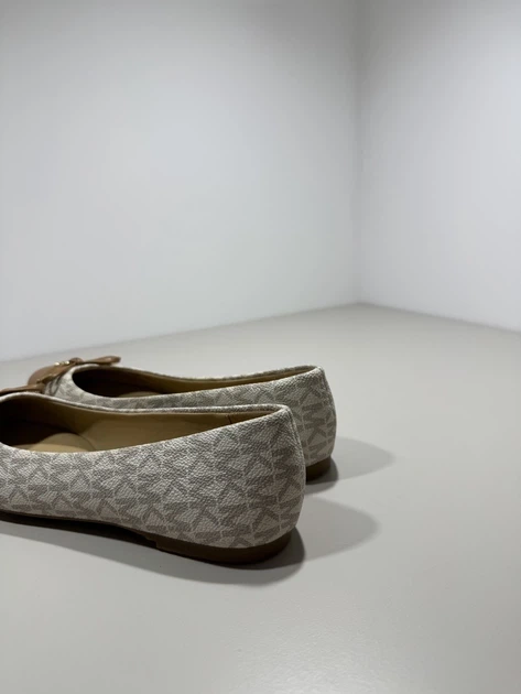Балетки жіночі Michael Kors туфлі на плоскій підошві бежеві Розмір 36.5 - 23.5 см - Фото 6 Балетки жіночі Michael Kors туфлі на плоскій підошві бежеві Розмір 36.5 - 23.5 см - изображение 6