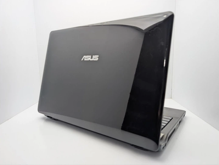 Ноутбук Asus N61VG / 16" (1366x768) TN / Intel Core 2 Duo T6600 (2 ядра по 2.2 GHz) / 4 GB DDR2 / 320 GB HDD / nVidia GeForce GT 220M, 1 GB GDDR2, 128-bit / WebCam / DVD-ROM / АКБ не тримає б/в - Фото 8 Ноутбук Asus N61VG / 16" (1366x768) TN / Intel Core 2 Duo T6600 (2 ядра по 2.2 GHz) / 4 GB DDR2 / 320 GB HDD / nVidia GeForce GT 220M, 1 GB GDDR2, 128-bit / WebCam / DVD-ROM / АКБ не тримає б/в - зображення 8