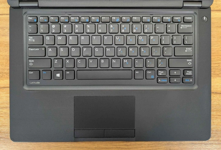 Ультрабук Dell Latitude 5480 / 14" (1920x1080) IPS / Intel Core i5-6300U (2 (4) ядра по 2.4 - 3.0 GHz) / 8 GB DDR4 / 256 GB SSD / Intel HD Graphics 520 / USB Type-C / WebCam / Windows 10 б/у - Фото 3 Ультрабук Dell Latitude 5480 / 14" (1920x1080) IPS / Intel Core i5-6300U (2 (4) ядра по 2.4 - 3.0 GHz) / 8 GB DDR4 / 256 GB SSD / Intel HD Graphics 520 / USB Type-C / WebCam / Windows 10 б/у - изображение 3
