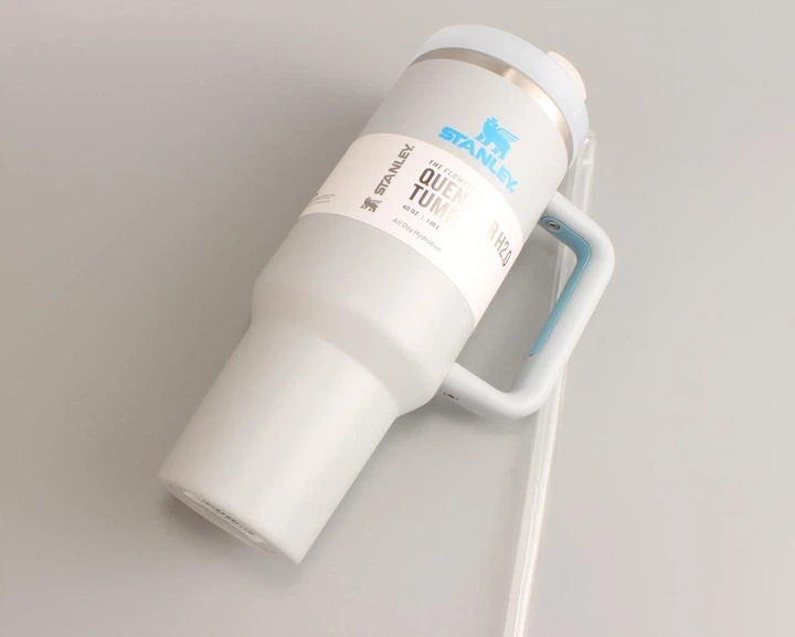 Термокружка Stanley Quencher H2.O FlowState™ Tumbler з трубочкою і ручкою 1.18 л Сіра - Фото 3 Термокружка Stanley Quencher H2.O FlowState™ Tumbler з трубочкою і ручкою 1.18 л Сіра - изображение 3