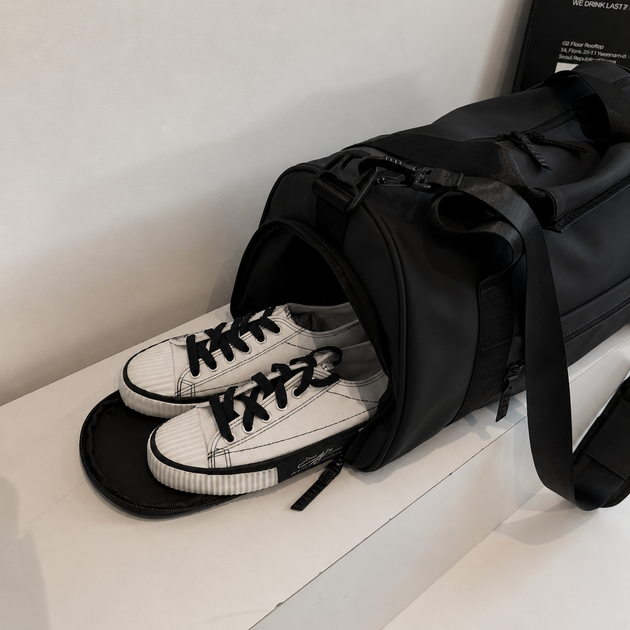 Сумка женская спортивная с плечевым ремнем черная 20 л - изображение 4