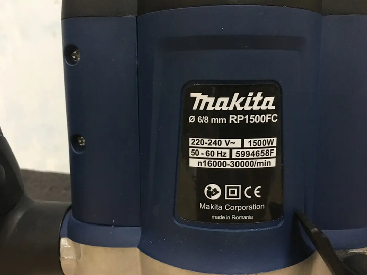 Фрезер Makita 1500 Вт вертикальний фрезерний верстат цанги 6 8 мм ручна машина 6000 34000 об хв для дерева фанери ДСП МДФ пазів кромок профілів отворів з плавним пуском стабілізацією швидкості регулюванням обертів 12 фрезами кейсом - Фото 6 Фрезер Makita 1500 Вт вертикальний фрезерний верстат цанги 6 8 мм ручна машина 6000 34000 об хв для дерева фанери ДСП МДФ пазів кромок профілів отворів з плавним пуском стабілізацією швидкості регулюванням обертів 12 фрезами кейсом - зображення 6