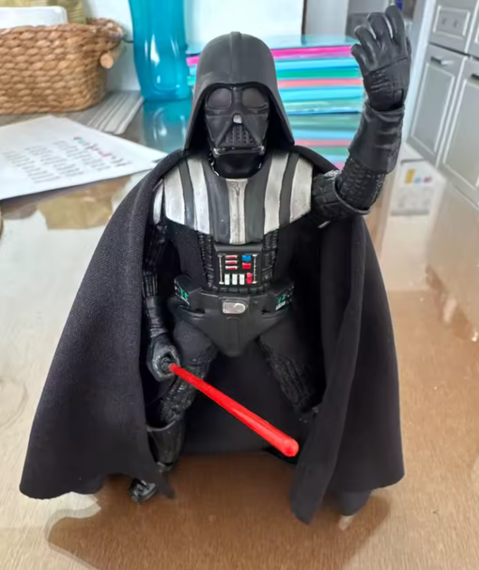 Фигурка игрушка Darth Vader Star Wars Black Series — коллекционная подвижная action figure Дарт Вейдер со световым мечом 15 см - Фото 9 Фигурка игрушка Darth Vader Star Wars Black Series — коллекционная подвижная action figure Дарт Вейдер со световым мечом 15 см - изображение 9