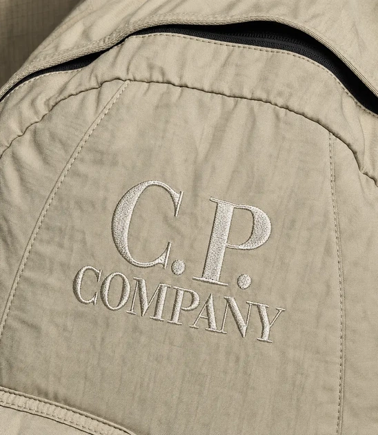 Рюкзак C.P. Company Taylon P Nylon Backpack с вышитым логотипом бежевого цвета. - изображение 2