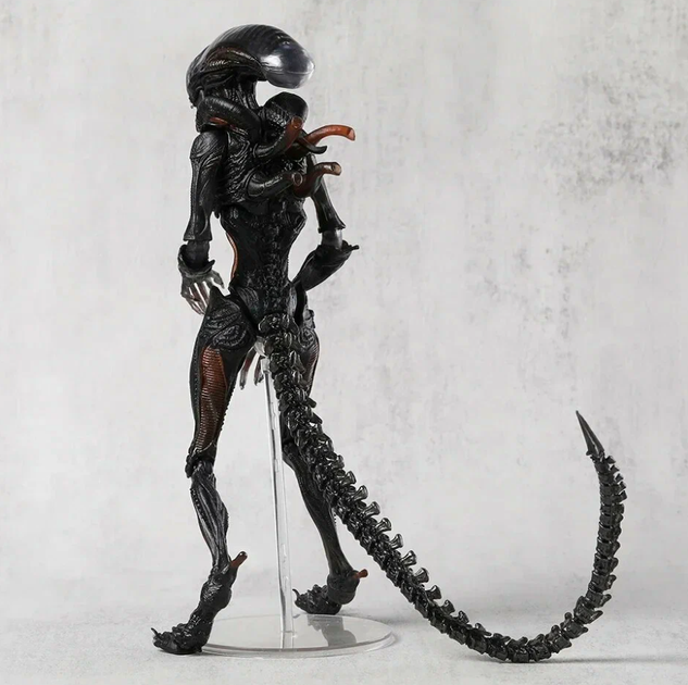 Фигурка Alien Romulus Scorched Xenomorph 25 см — Коллекционная игрушка-монстр Чужой Ромул в подарочной упаковке - изображение 4