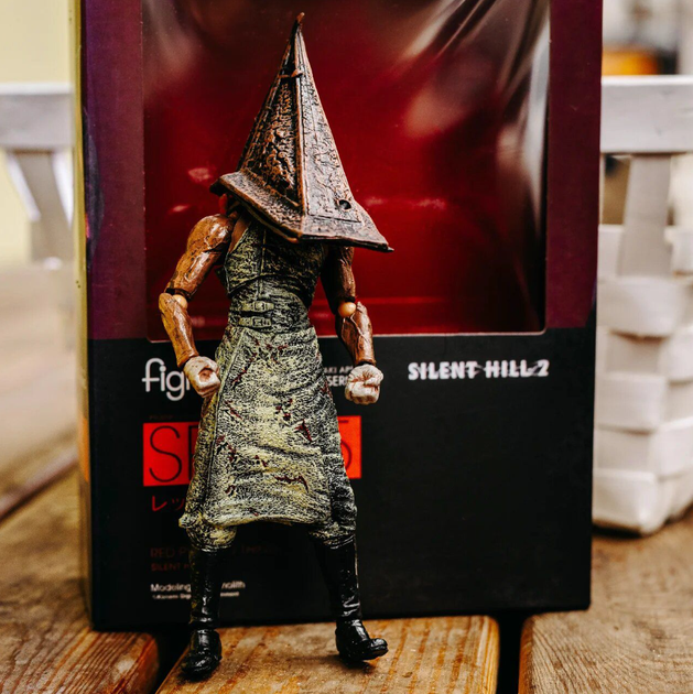 Коллекционная экшн-фигурка Пирамидоголовый из Сайлент Хилл (Red Pyramid Thing Silent Hill 2), 15см - Фото 8 Коллекционная экшн-фигурка Пирамидоголовый из Сайлент Хилл (Red Pyramid Thing Silent Hill 2), 15см - изображение 8