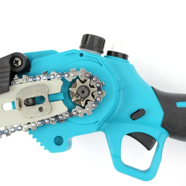 Міні пила акумуляторна Makita DUC155HN 24 В 5 А·год ланцюгова шина 20 см гілкоріз автоматичне змащення садова електропила 4500 об хв швидкість 11 м с крок 1 4 безключове натягування для обрізання дерев гілок кущів розпилювання деревини з 2 АКБ - Фото 7 Міні пила акумуляторна Makita DUC155HN 24 В 5 А·год ланцюгова шина 20 см гілкоріз автоматичне змащення садова електропила 4500 об хв швидкість 11 м с крок 1 4 безключове натягування для обрізання дерев гілок кущів розпилювання деревини з 2 АКБ - зображення 7