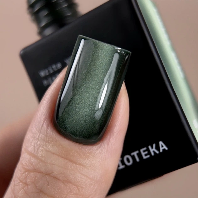 BIBLIOTEKA Gel Polish Cat Eye №04 Forest Beam Гель-лак котяче око смарагдовий із відблиском, 10 мл - изображение 9