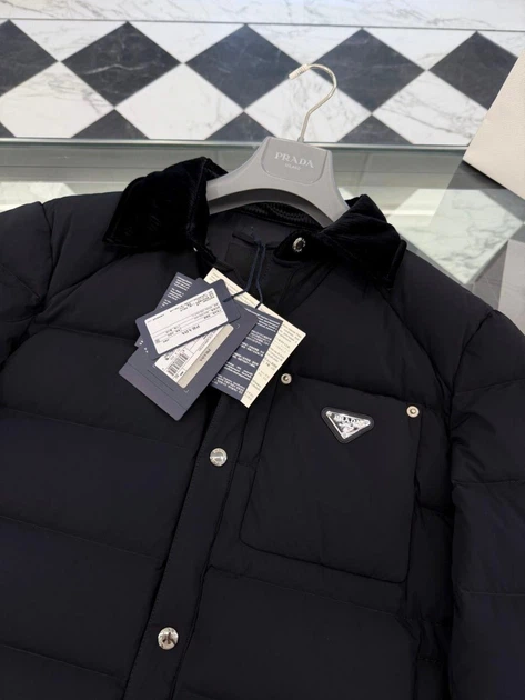 Мужская пуховая куртка Prada черная с вельветовым воротником Oversize, L - Фото 8 Мужская пуховая куртка Prada черная с вельветовым воротником Oversize, L - изображение 8