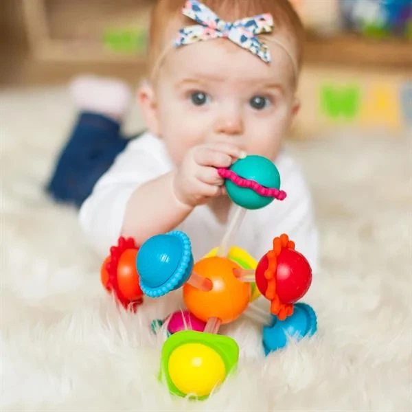 Прорезыватель Fat Brain Toys Сенсорные шары разноцветные 15х13х17 см 0 23 кг - Фото 4 Прорезыватель Fat Brain Toys Сенсорные шары разноцветные 15х13х17 см 0 23 кг - изображение 4