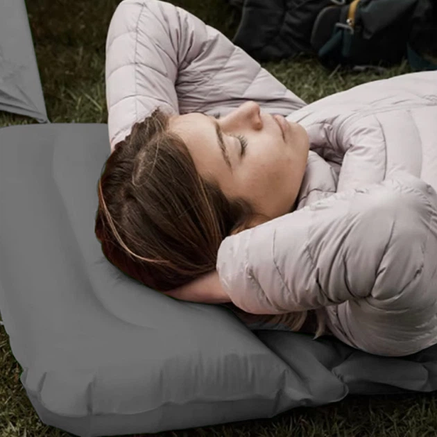 Надувний туристичний матрац (188х58х6 см) Outdoor Sleeping Сірий / Кемпінговий надувний каремат з подушкою - зображення 2