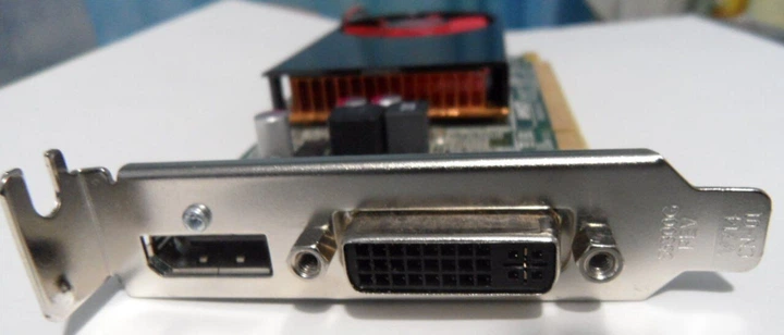 Дискретная видеокарта AMD Radeon R7 250, 2 GB DDR3, 128-bit / 1x DVI, 1x DisplayPort / Для корпусов форм-фактора SFF + Переходник DVI-VGA б/у - изображение 10