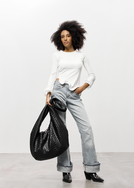 Велика плетена жіноча сумка-хобо Sambag HOBO WEAVE для ноутбука 15" з екошкіри Чорна - Фото 5 Велика плетена жіноча сумка-хобо Sambag HOBO WEAVE для ноутбука 15" з екошкіри Чорна - зображення 5
