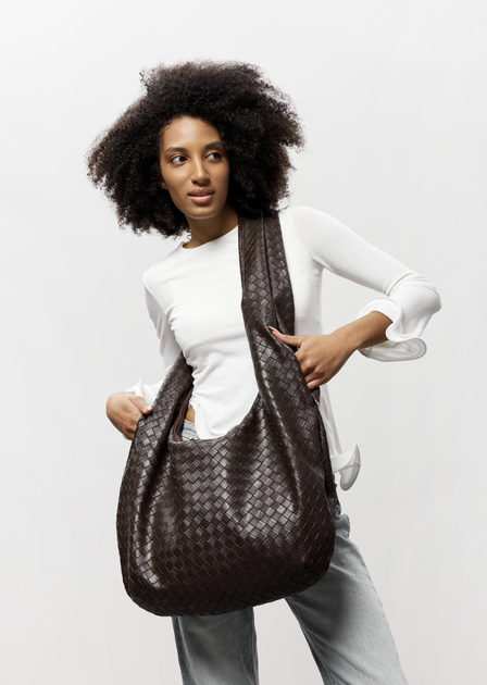 Велика жіноча плетена сумка-хобо Sambag HOBO WEAVE для ноутбука 15" з екошкіри Шоколадна - Фото 13 Велика жіноча плетена сумка-хобо Sambag HOBO WEAVE для ноутбука 15" з екошкіри Шоколадна - зображення 13