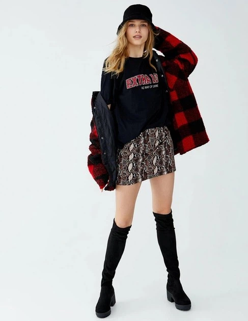 Юбка Pull & Bear Ж1065732 короткая прямого кроя змеиный принт animal print коричневый цвет размер S летняя модель 97% хлопок 3% эластан - изображение 5