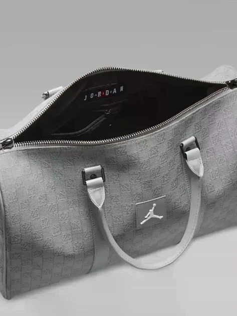 Сумка унисекс Jordan Jam Monogram Duffle Bag, серая, 25 л JRD-064-GRY - Фото 3 Сумка унисекс Jordan Jam Monogram Duffle Bag, серая, 25 л JRD-064-GRY - изображение 3