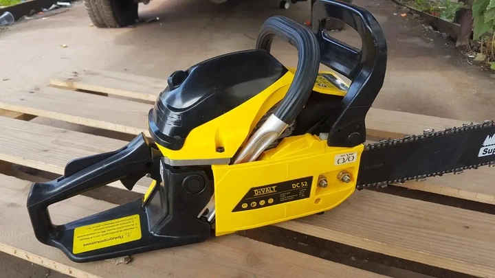 Бензопила DEWALT DC 52 бензиновая 4,5 кВт цепная пила 6,2 л с шина 45 см мотопила 52 см3 двухтактная 11000 об мин цепь 0,325 скорость 15 м с для дров древесины сада обрезки деревьев - изображение 2