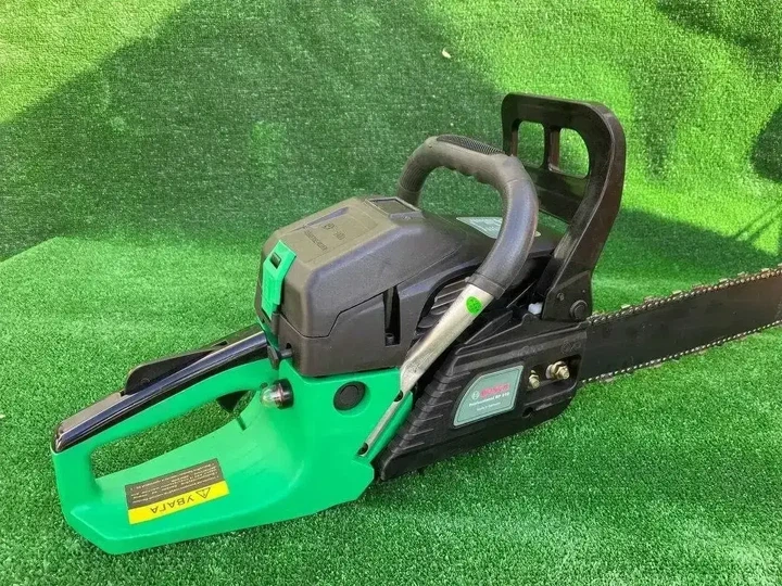 Бензопила Bosch BP 210 бензинова 6,25 кВт ланцюгова пила 8,5 к с професійна мотопила з шиною 40 см ланцюг 0,325 легкий старт антивібраційна для колод дров деревини будівництва господарства - зображення 6