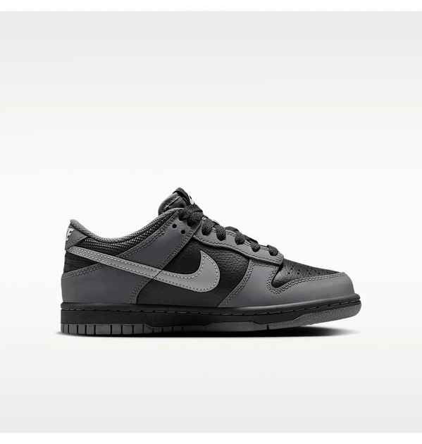 Кроссовки детские Nike Dunk Low Gs Black Reflect Silver Black/Metallic 38.5 Чорний, Металік IM6028-010 - Фото 3 Кроссовки детские Nike Dunk Low Gs Black Reflect Silver Black/Metallic 38.5 Чорний, Металік IM6028-010 - изображение 3