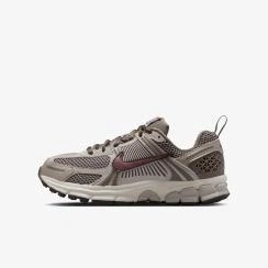 Кросівки жіночі Nike Vomero 5 (Gs) 36.5 Коричневий HF6998-200 - Фото 4 Кросівки жіночі Nike Vomero 5 (Gs) 36.5 Коричневий HF6998-200 - зображення 4
