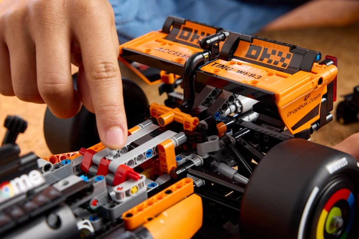 Конструктор Technic McLaren MCL39 F1 Car, болид Формула 1, 1675 деталей - Фото 7 Конструктор Technic McLaren MCL39 F1 Car, болид Формула 1, 1675 деталей - изображение 7