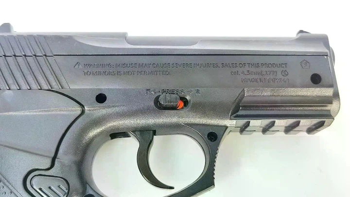 Пневматичний пістолет WinGun 305 Beretta C11 4.5мм з кулями 500 шт та балонами 10 шт — легка CO2-копія з планкою Weaver - изображение 8