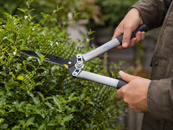 Набір Fiskars: Ножиці для кущів Fiskars White HS53 + Гілкоріз білий White L32 - зображення 3