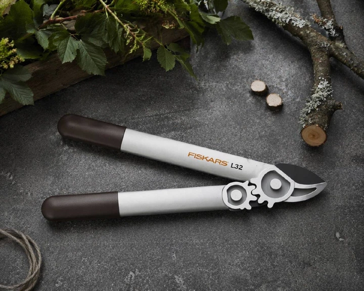 Набір Fiskars: Ножиці для кущів Fiskars White HS53 + Гілкоріз білий White L32 - зображення 5