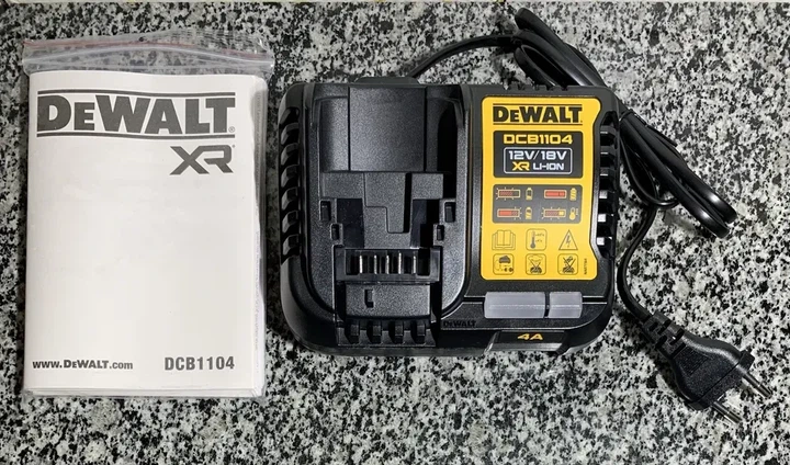 Зарядний пристрій DeWALT DCB1104 - зображення 3
